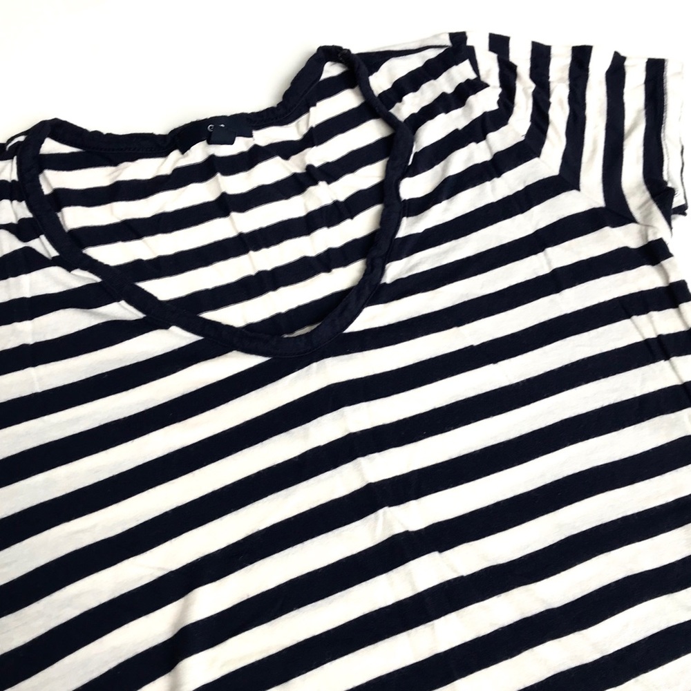 Gap Navy and White Striped Short Sleeve V-Neck Tee Shirt Top Size Small - Picture 2 of 3